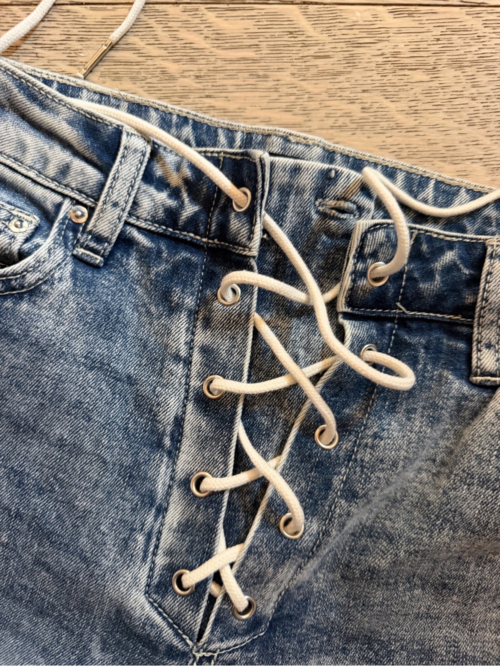 True Religion Leila High Rise Wide Leg Lace-Up Front Blue Washed Jeans - Picture 8 of 8